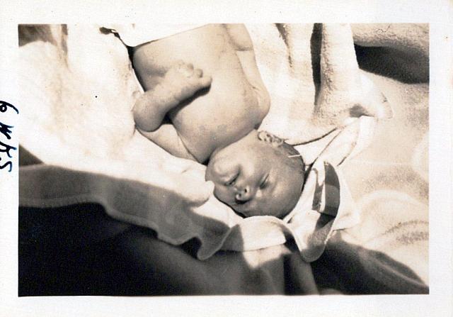 1930s Dad as Baby or Toddler 0007 a